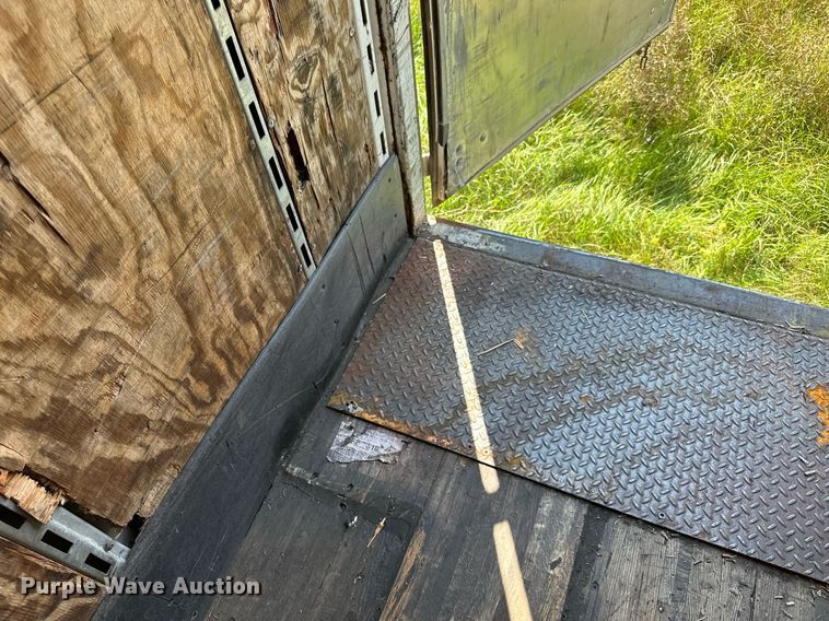 image for item DN0766 2001 Stoughton  AVW-535T-S-C-AR dry van trailer