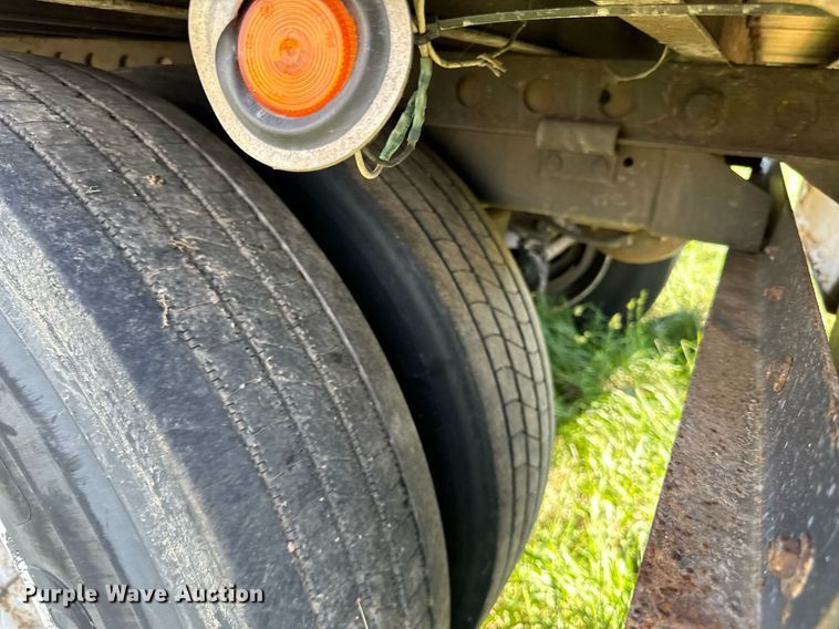 image for item DN0766 2001 Stoughton  AVW-535T-S-C-AR dry van trailer