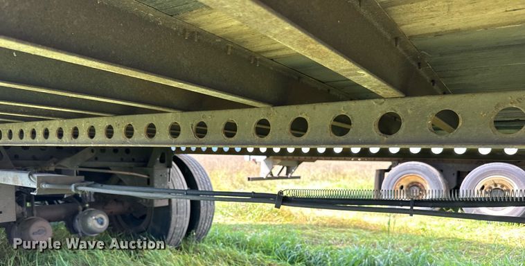 image for item DN0766 2001 Stoughton  AVW-535T-S-C-AR dry van trailer