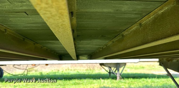 image for item DN0766 2001 Stoughton  AVW-535T-S-C-AR dry van trailer