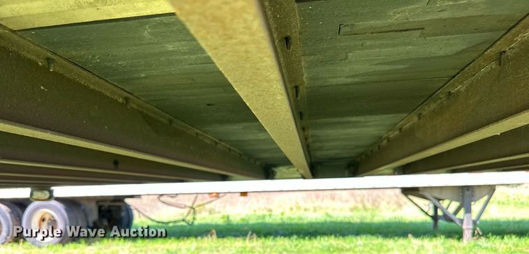 image for item DN0766 2001 Stoughton  AVW-535T-S-C-AR dry van trailer