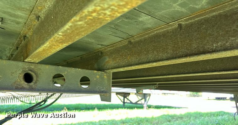 image for item DN0766 2001 Stoughton  AVW-535T-S-C-AR dry van trailer