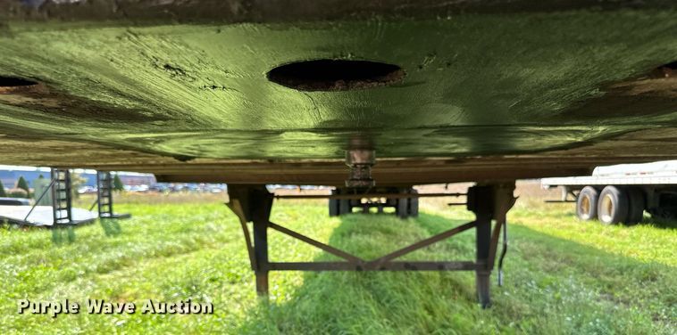 image for item DN0766 2001 Stoughton  AVW-535T-S-C-AR dry van trailer