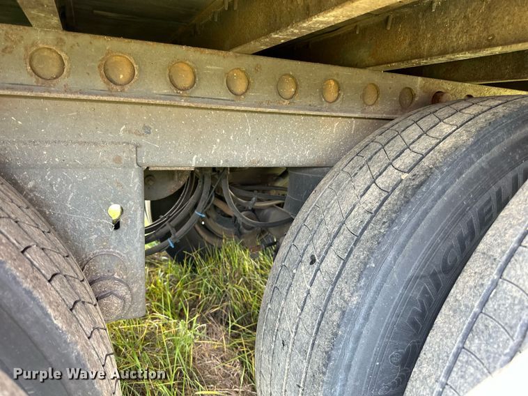 image for item DN0766 2001 Stoughton  AVW-535T-S-C-AR dry van trailer