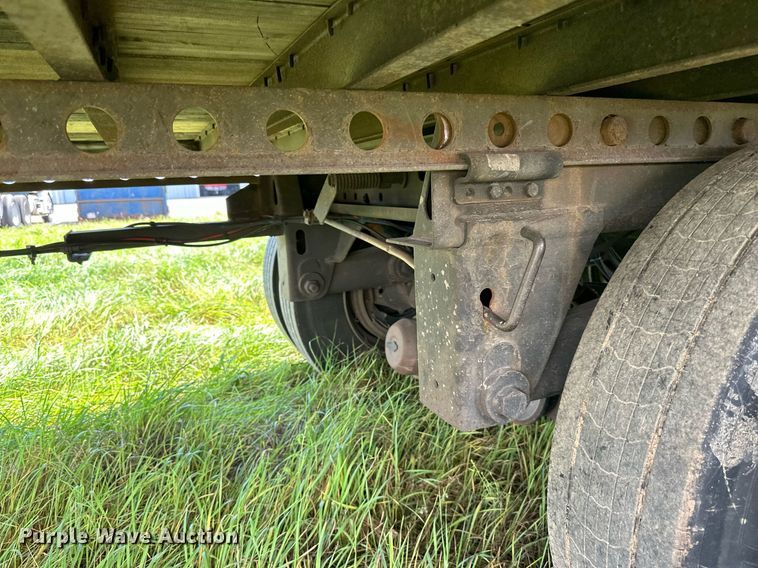 image for item DN0766 2001 Stoughton  AVW-535T-S-C-AR dry van trailer