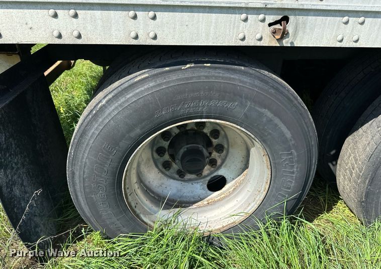 image for item DN0766 2001 Stoughton  AVW-535T-S-C-AR dry van trailer