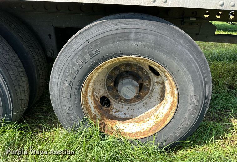 image for item DN0766 2001 Stoughton  AVW-535T-S-C-AR dry van trailer