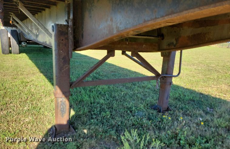 image for item DN3503 2006 Utility FS2CHA flatbed trailer