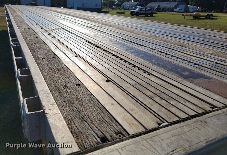 image for item DN3503 2006 Utility FS2CHA flatbed trailer