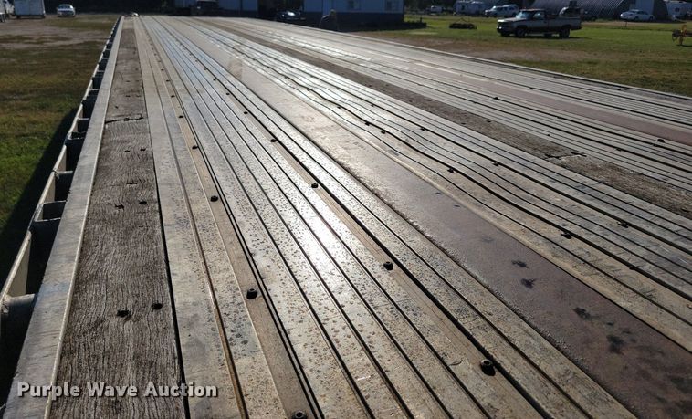 image for item DN3503 2006 Utility FS2CHA flatbed trailer