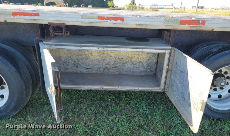 image for item DN3503 2006 Utility FS2CHA flatbed trailer