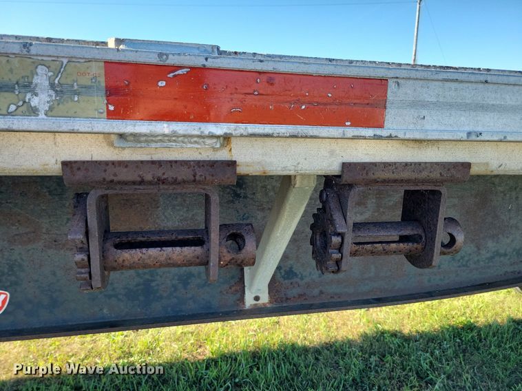 image for item DN3503 2006 Utility FS2CHA flatbed trailer