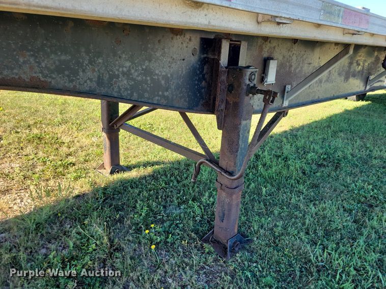 image for item DN3503 2006 Utility FS2CHA flatbed trailer