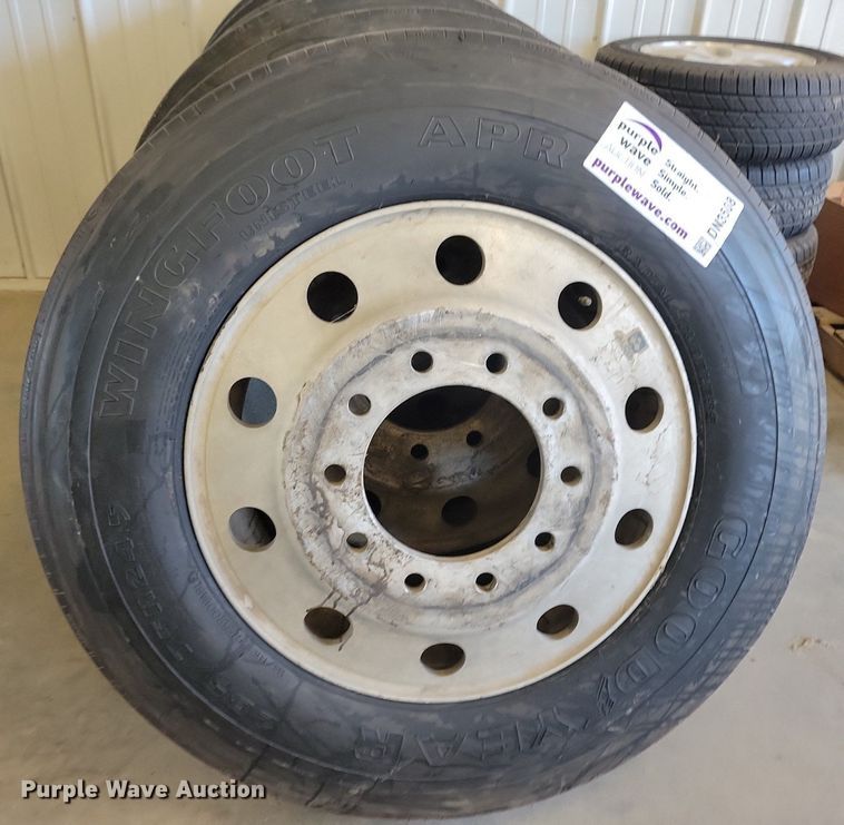 image for item DN3508 (11) 285/75R24.5 tires and wheels