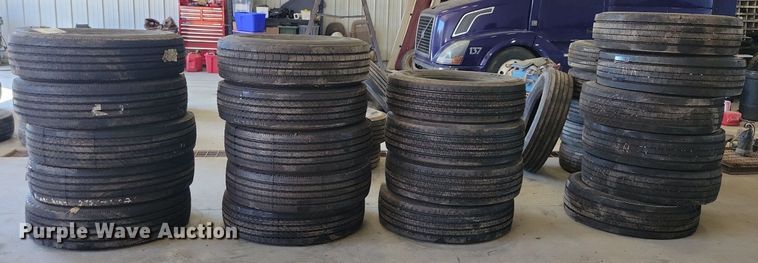 image for item DN3509 (20) 275/70R22.5 tires