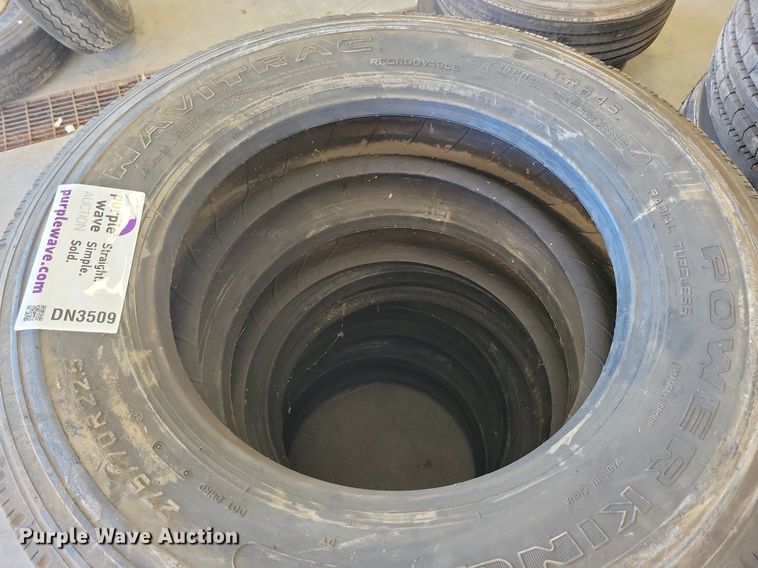 image for item DN3509 (20) 275/70R22.5 tires