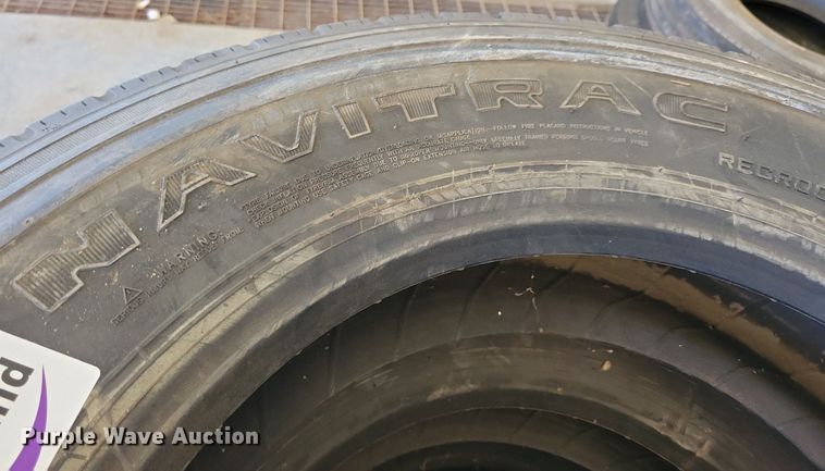 image for item DN3509 (20) 275/70R22.5 tires