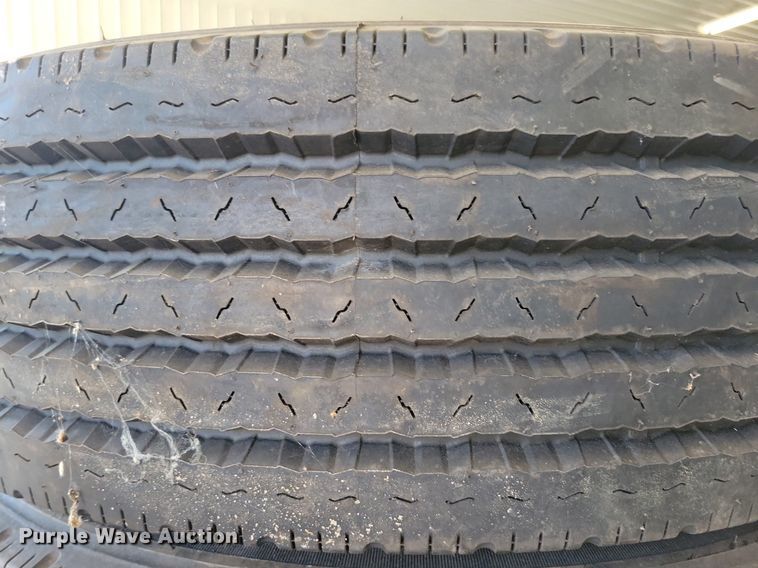image for item DN3509 (20) 275/70R22.5 tires