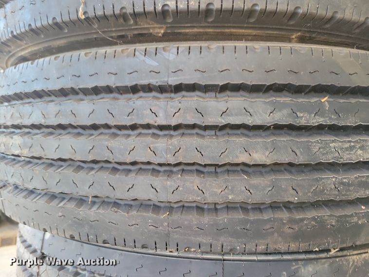 image for item DN3509 (20) 275/70R22.5 tires