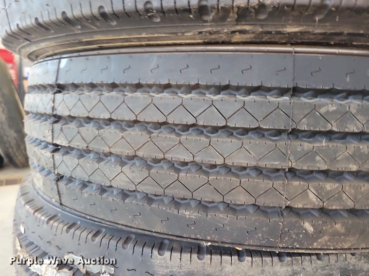 image for item DN3509 (20) 275/70R22.5 tires