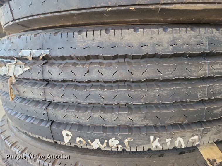 image for item DN3509 (20) 275/70R22.5 tires