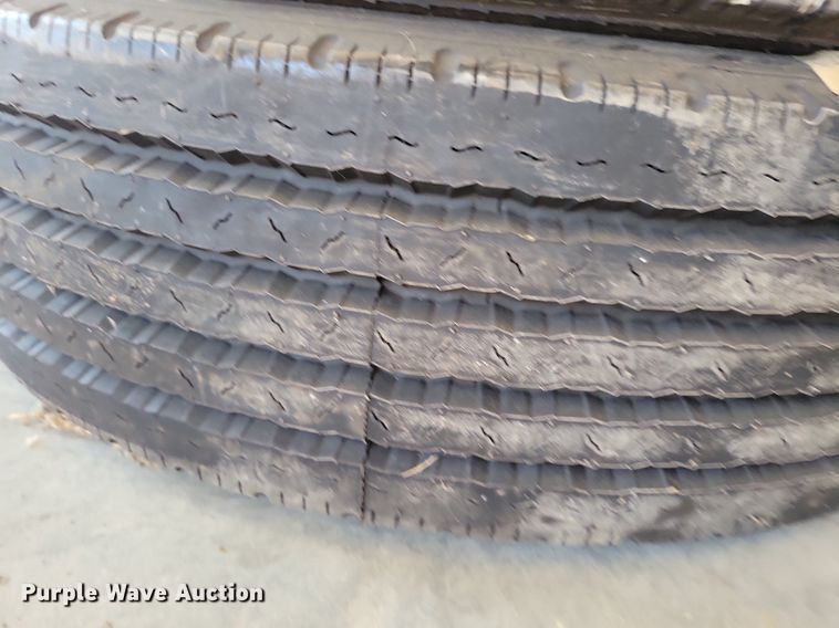 image for item DN3509 (20) 275/70R22.5 tires