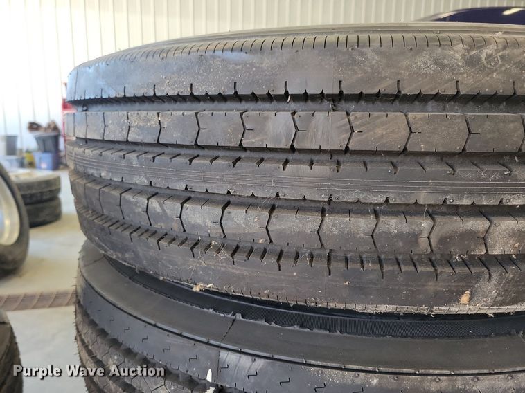 image for item DN3509 (20) 275/70R22.5 tires