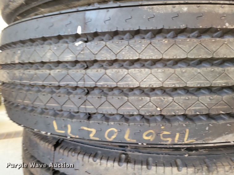 image for item DN3509 (20) 275/70R22.5 tires