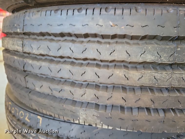 image for item DN3509 (20) 275/70R22.5 tires