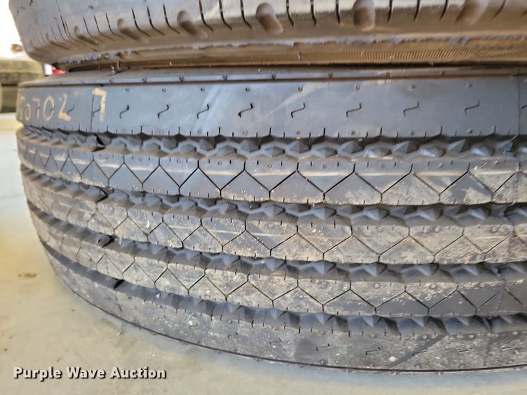 image for item DN3509 (20) 275/70R22.5 tires