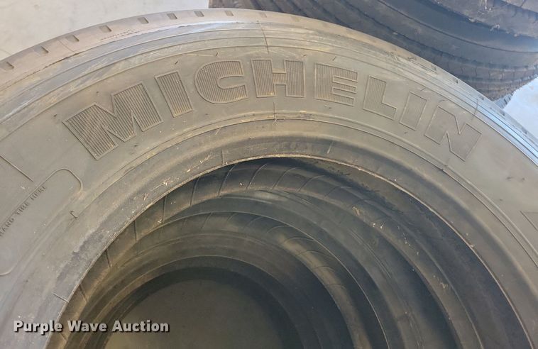 image for item DN3509 (20) 275/70R22.5 tires