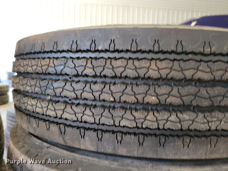 image for item DN3509 (20) 275/70R22.5 tires