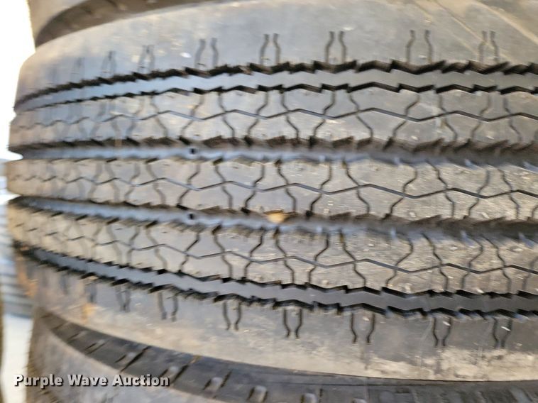 image for item DN3509 (20) 275/70R22.5 tires