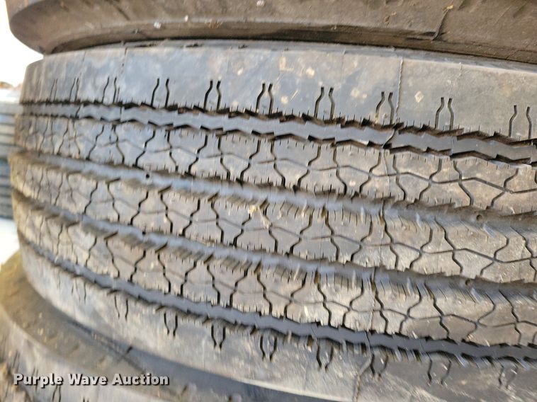 image for item DN3509 (20) 275/70R22.5 tires