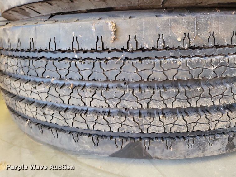 image for item DN3509 (20) 275/70R22.5 tires