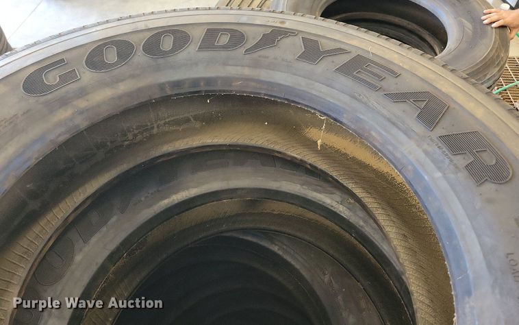 image for item DN3509 (20) 275/70R22.5 tires