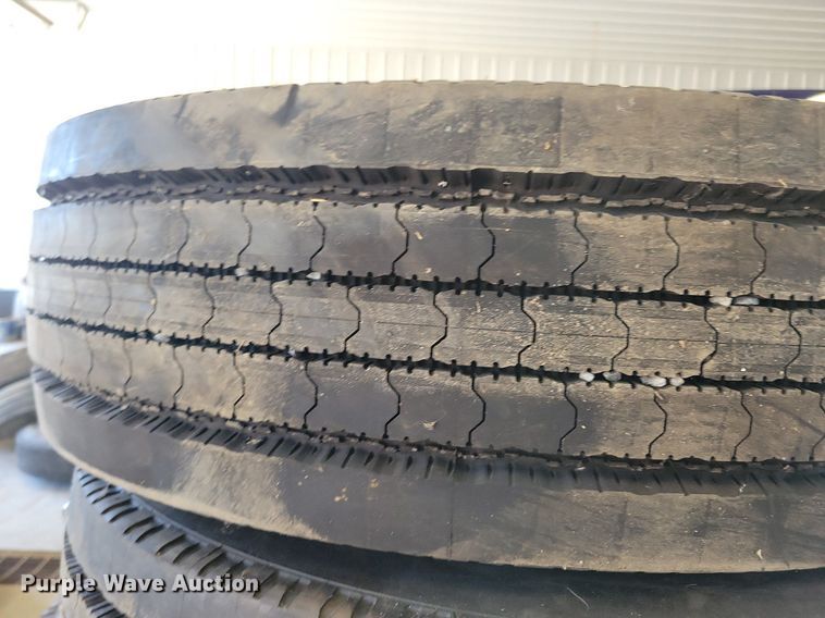 image for item DN3509 (20) 275/70R22.5 tires