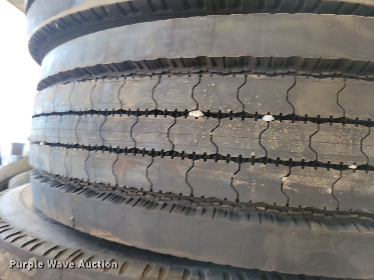 image for item DN3509 (20) 275/70R22.5 tires