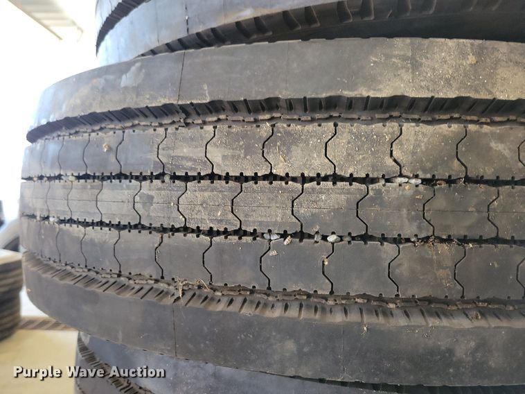 image for item DN3509 (20) 275/70R22.5 tires