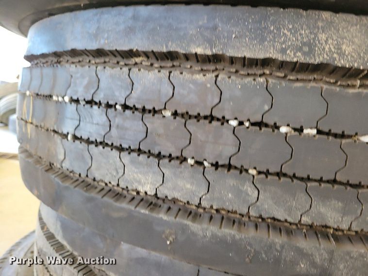 image for item DN3509 (20) 275/70R22.5 tires