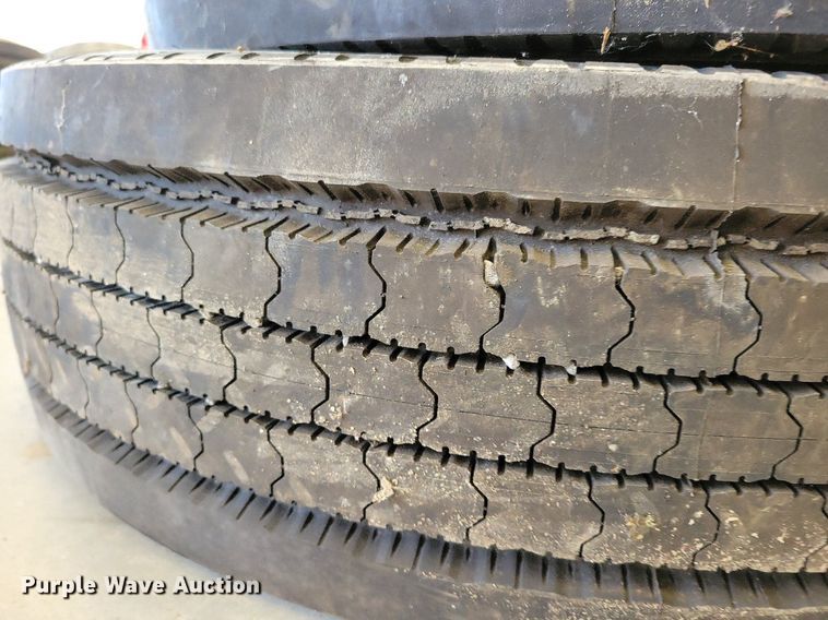 image for item DN3509 (20) 275/70R22.5 tires