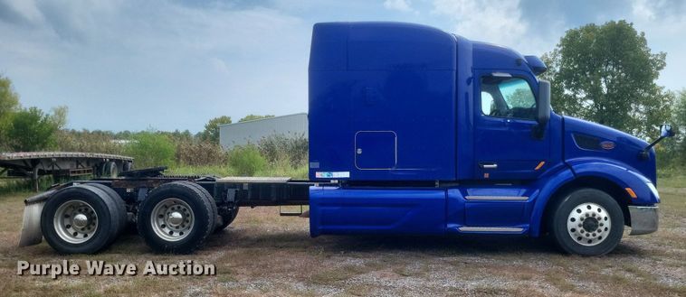 image for item DQ3620 2017 Peterbilt  579 semi truck