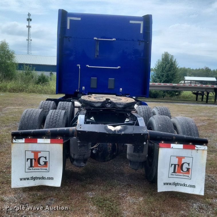 image for item DQ3620 2017 Peterbilt  579 semi truck