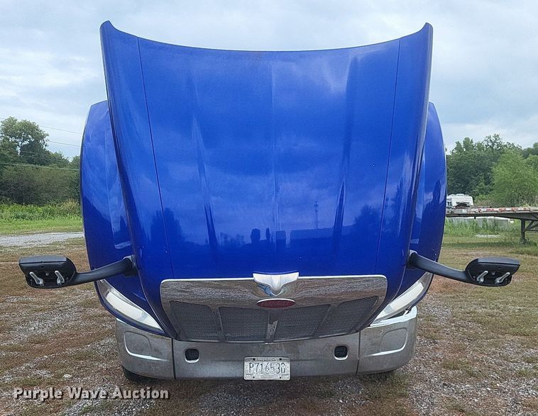 image for item DQ3620 2017 Peterbilt  579 semi truck