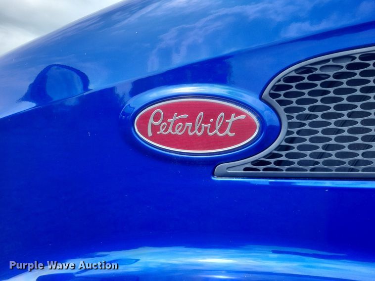 image for item DQ3620 2017 Peterbilt  579 semi truck