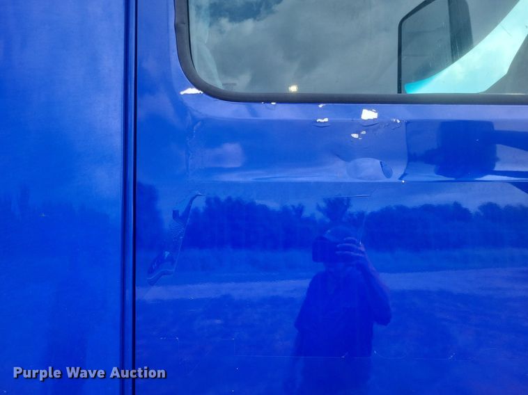 image for item DQ3620 2017 Peterbilt  579 semi truck