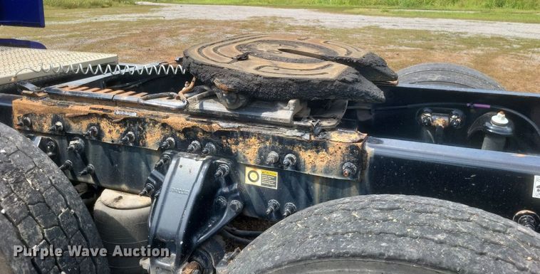 image for item DQ3620 2017 Peterbilt  579 semi truck