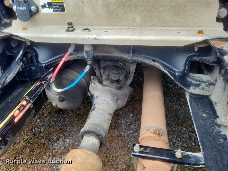 image for item DQ3620 2017 Peterbilt  579 semi truck