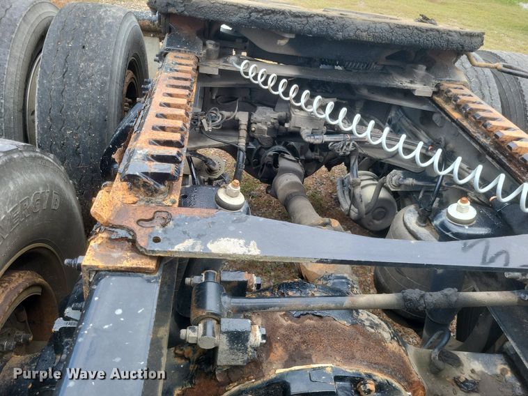 image for item DQ3620 2017 Peterbilt  579 semi truck