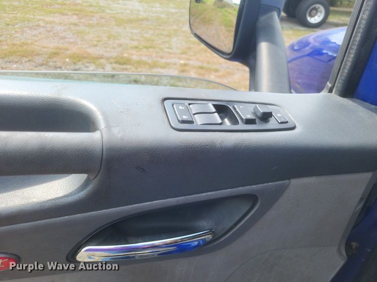 image for item DQ3620 2017 Peterbilt  579 semi truck